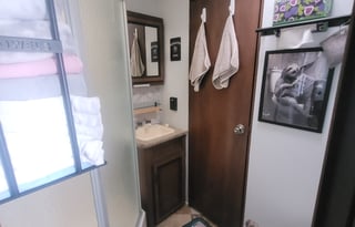 The Brownie NEWLY RENOVATED Sleeps 6 Must See !