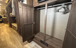 Five-Star Desert Oasis on Wheels!