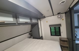 2023 Keystone Bullet Ultra Lite 330BHS