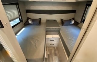 Breeze to Drive! 2020 Thor Four Winds 25V