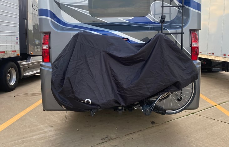 Has a hitch for a bike rack.