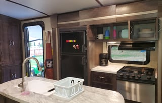 Clean & stocked! 2018 Keystone RV Outback 335CG