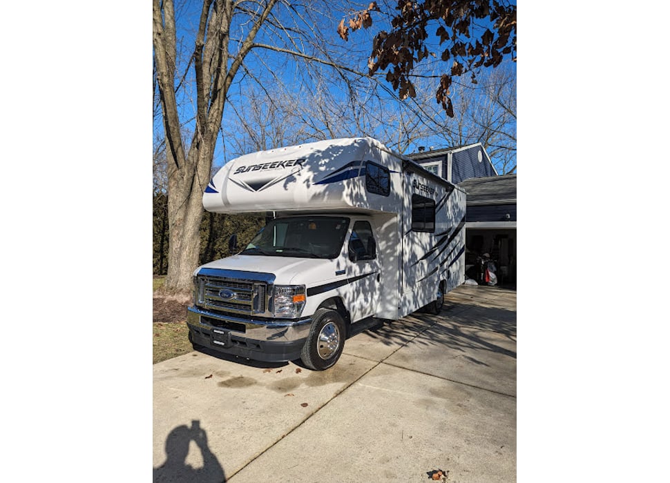 Class C Motor Home rentals in Mundelein