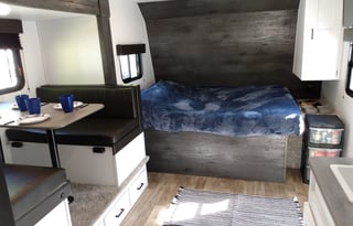 Family-Friendly, Easy-Tow Camper Sleeps 6 w/Bunks