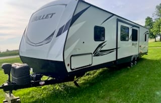 2021 Keystone Bullet 330BHS TT Sleeps 9