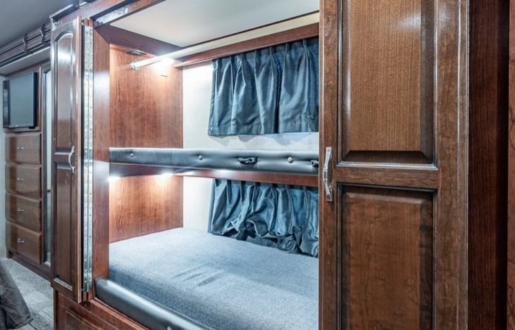Bunk model! Total of 9 sleeping areas (11 if doubled up)