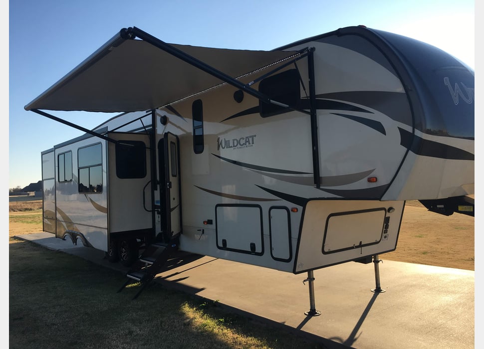 Fifth Wheel rentals in Hinton
