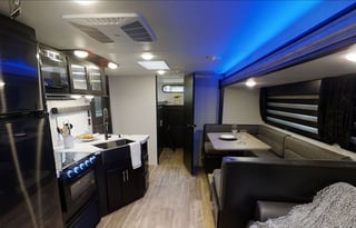 9 Person- Family Friendly & Amenity Loaded