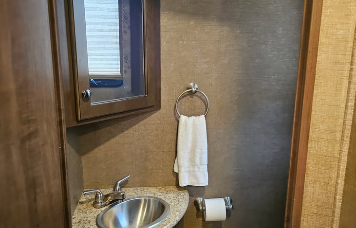 1/2 bath in main bathroom