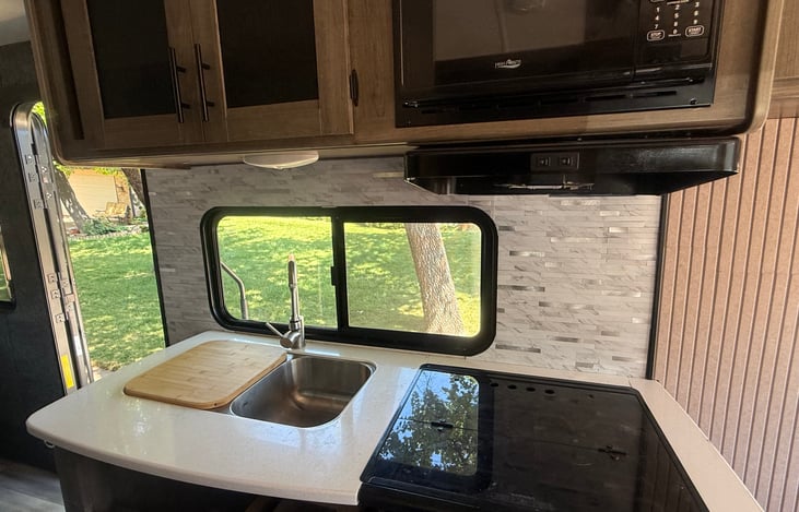 Backsplash and insulated wall shown here.
