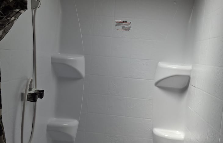 Huge shower 🚿