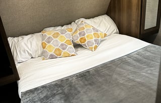 Fully Furnished, loaded RV-Bunkhouse!