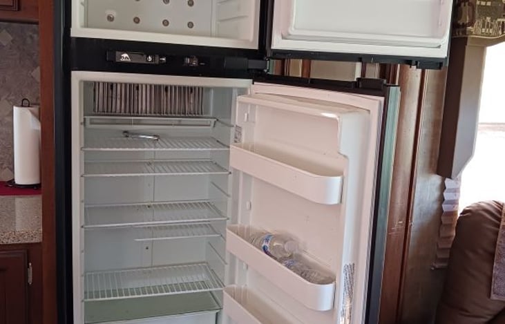 8 cu ft  Refrigerator. Lots of room for the family meals!