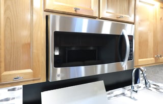 Beautiful luxury RV is Kid and Pet friendly!