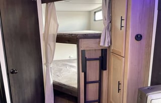 Bunkhouse RV Rental | Sleeps 8 | Outdoor Kitchen