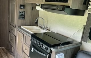 2016 Winnebago Minnie Winnie 25B