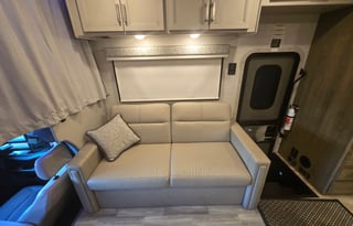 The Phoenix, 2026 Thor Motor Coach Omni TRAIL R36