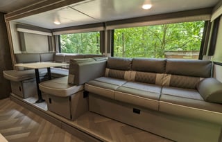 2022 - Sleeps 10! Delivery Available!!