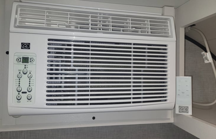 Efficient 8000 btu room AC that runs easily with the optional Yamaha 2200 watt generator for dry camping at festivals, tailgating, etc.