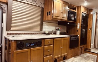 Pocket-Friendly Paradise: Spacious + 125 Miles