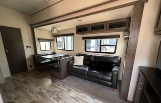 Festival&Pet Friendly Fifth Wheel