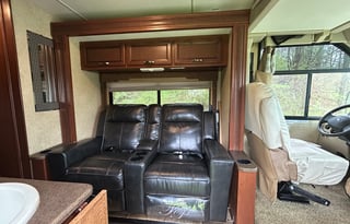 Easy to Drive Class A – 2015 Thor Vegas 24.1