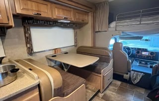 2015 Thor Chateau 31E class c motorhome