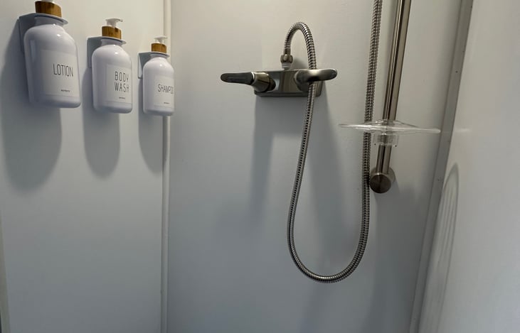 Wet bath with shower - towels included with camper rental