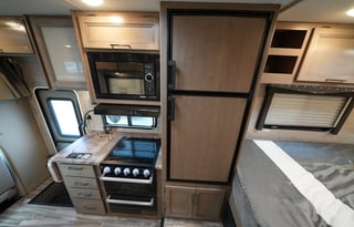 NEW Fuel Efficient Motorhome Sleeps 6