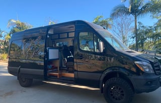 Beautiful 4x4 Mercedes 170 sprinter sleeps 5