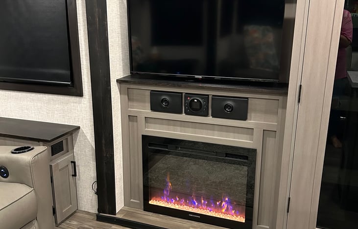 Smart HDTV, JBL sound and cozy electric remote-controlled fireplace