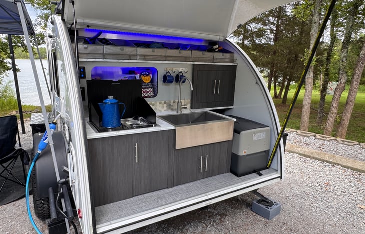 Everything you need to cook under the stars. Fully equipped for flavor in the wild.