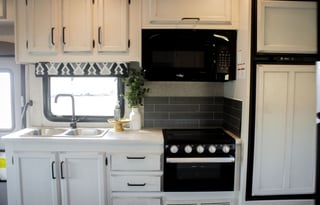 Modern Jayco Redhawk 24B- solar