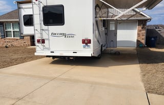 Neat 24ft class C, easy, comfy getaway!