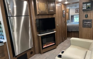 Luxury on the Road: Rent the Coachmen Encore 325SS