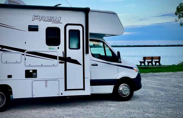 Party-side: powered LED-lit awning, entertainment compartment. Refillable 80lb propane tank.