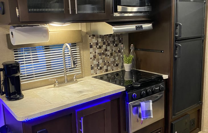 Microwave, stove, oven