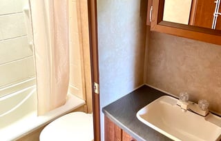 Luxe Galore! Newer, Ultra Clean! Spacious Bunks!