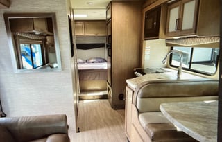 FUNMOBILE! 2021 Thor Motor Coach Quantum SE SE28 Ford