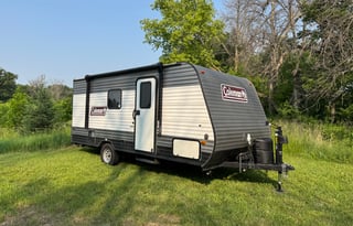 Lightweight, sleeps 6, upgrades! 400W solar system