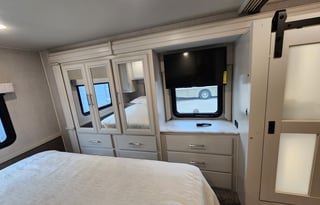 Luxury RV Adventure: Rent the Eclipse 34J Class A!