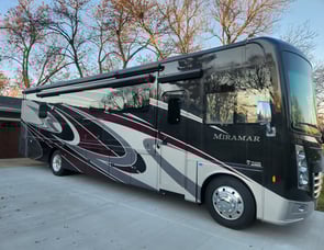 Thor Motor Coach Miramar 35.2