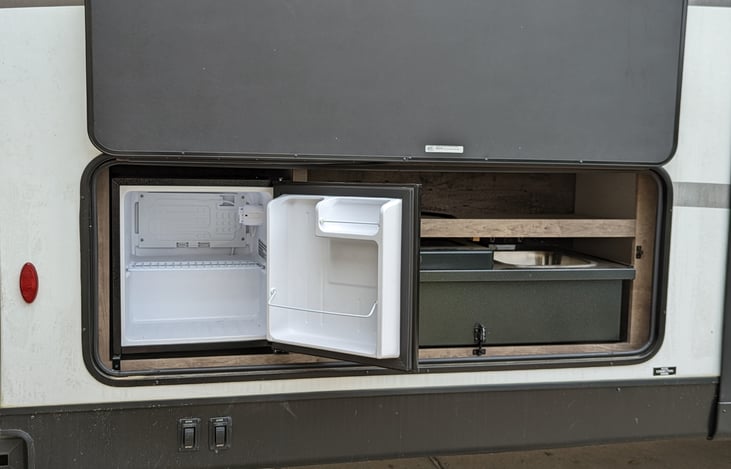 Outdoor Kitchen (open fridge)