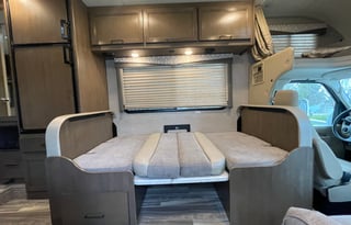 2021 Thor Motor Coach - Freedom Elite