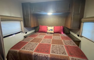 Home Away From Home- 2015 Jayco Great floor plan!