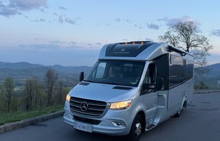 Luxury Mercedes Sprinter RV • Solar + Lithium