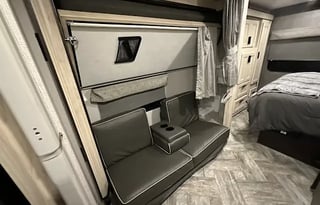 Ford Sunseeker Sleeps 10 In SoCal