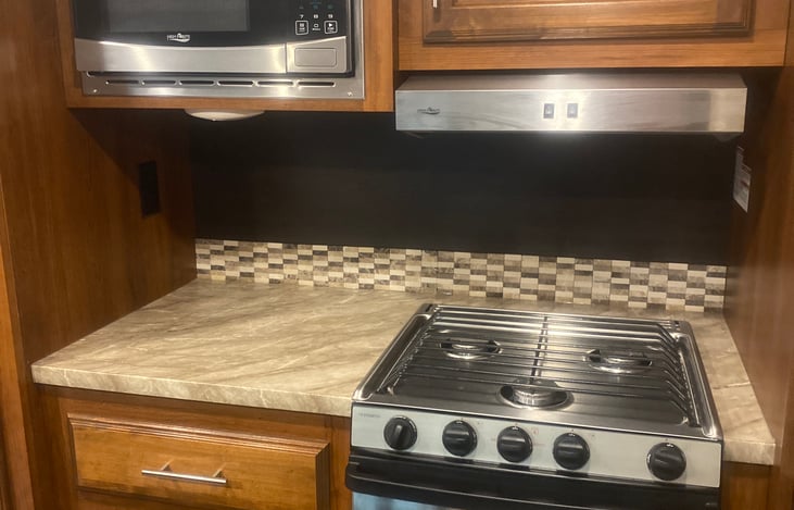 Stove/oven/microwave in the Kitchen area