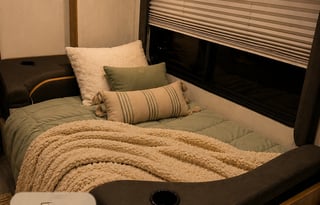 Clean Family RV Sleeps 5 Fully Equipped