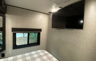 Impressive Family favorite RV! 3 slides 3 TV’s